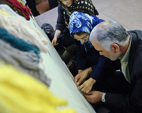 رونمایی و اهدای فرش هر گردشگر یک گره به کمیسیون ملی یونسکو